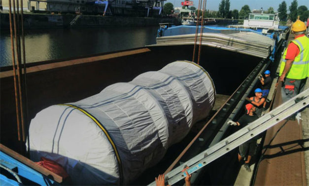 Speedlog transporta un haz de tubos para un secador industrial hasta Bulgaria